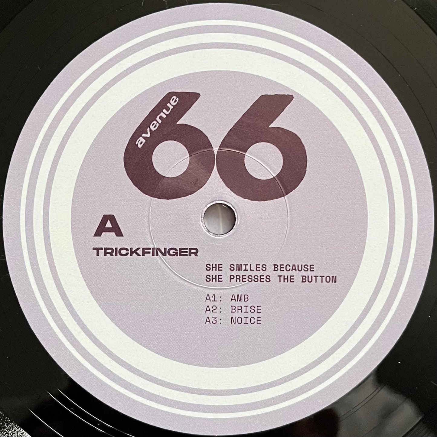 【Used】Trickfinger / She Smiles Because She Presses The Button